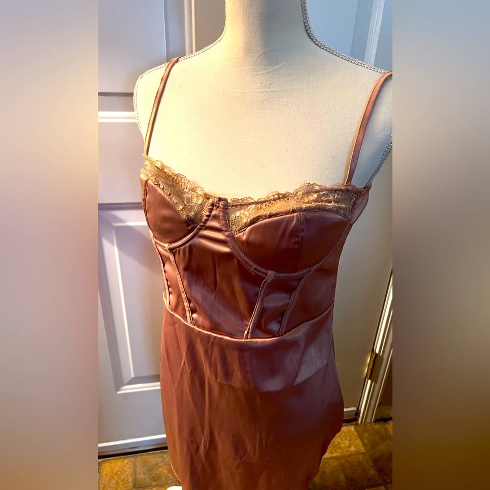 Sexy slip dress. Soft pink, lace detail - Picture 2 of 4